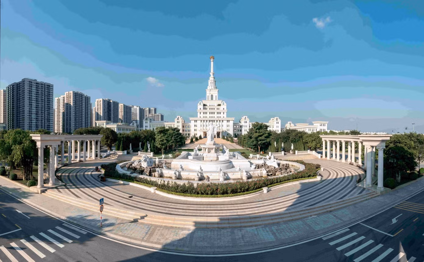 Trường Đại học VinUni - đại học tinh hoa và tư thục phi lợi nhuận đầu tiên tại Việt Nam, tọa lạc tại đại đô thị Vinhomes Ocean Park (Gia Lâm, Hà Nội)