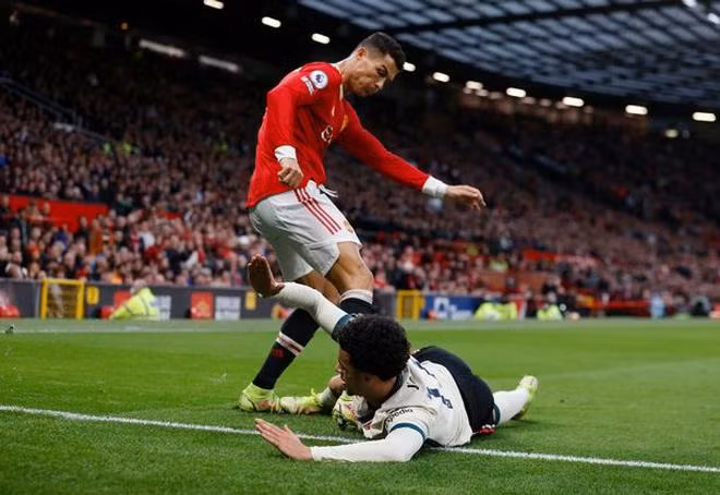 Ronaldo để lại hình ảnh xấu Ronaldo để lại hình ảnh xấu
