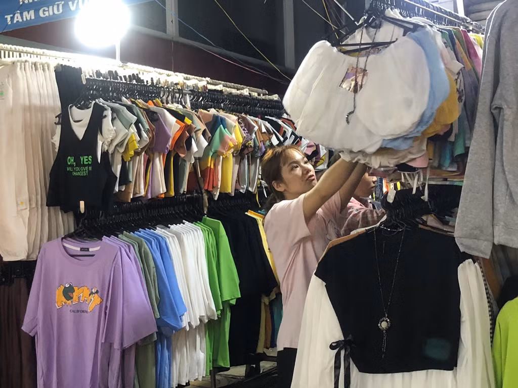 Dân Sài Gòn săn hàng Black Friday dù đêm muộn ảnh 5