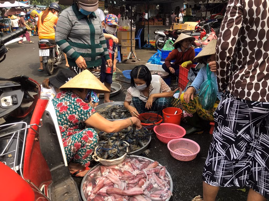 Trước 'bão' corona, cá lóc nướng vẫn đắt hàng ngày Thần Tài ảnh 12