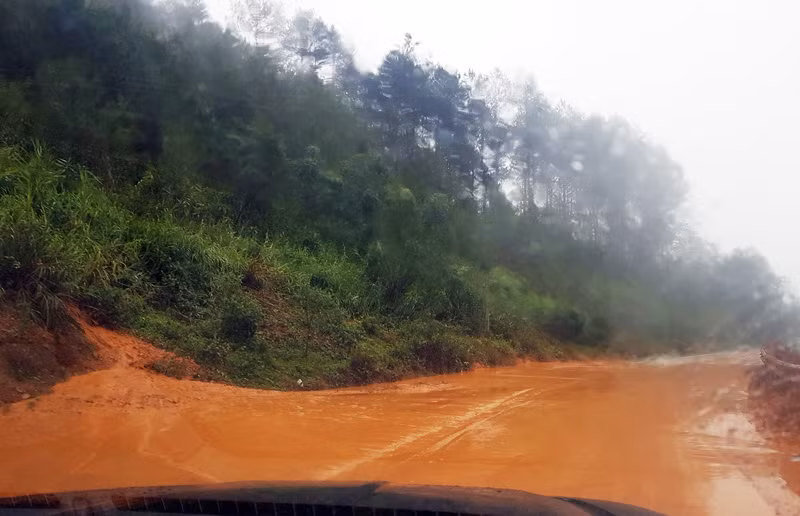 Đường Nha Trang - Đà Lạt sạt lở đã khắc phục, thông trở lại sáng nay ảnh 2