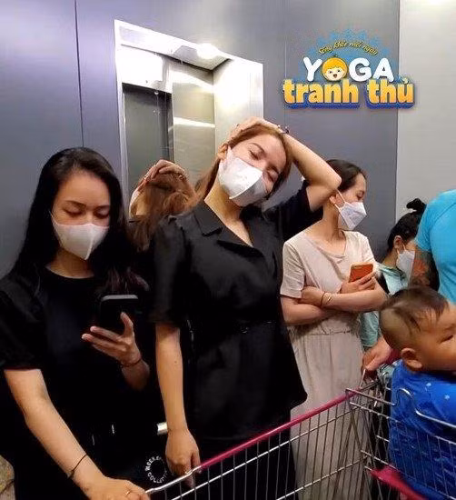 Đi thang máy thì sao? 20 giây là đủ giúp cổ và vai khỏe khoắn