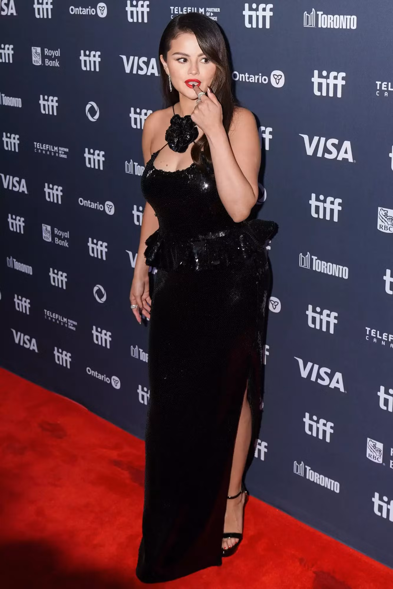 Selena Gomez trên thảm đỏ LHP Toronto. Ảnh: Getty Images.