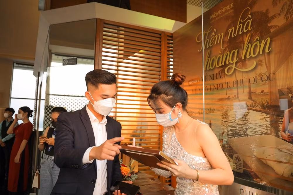 Khách hàng tới trải nghiệm sự kiện “Về nhà, về Mövenpick Phú Quốc”.