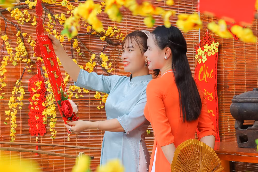 Toàn công viên trang hoàng không gian đón Tết lộng lẫy thu hút du khách thưởng ngoạn và chụp ảnh lưu giữ kỷ niệm.