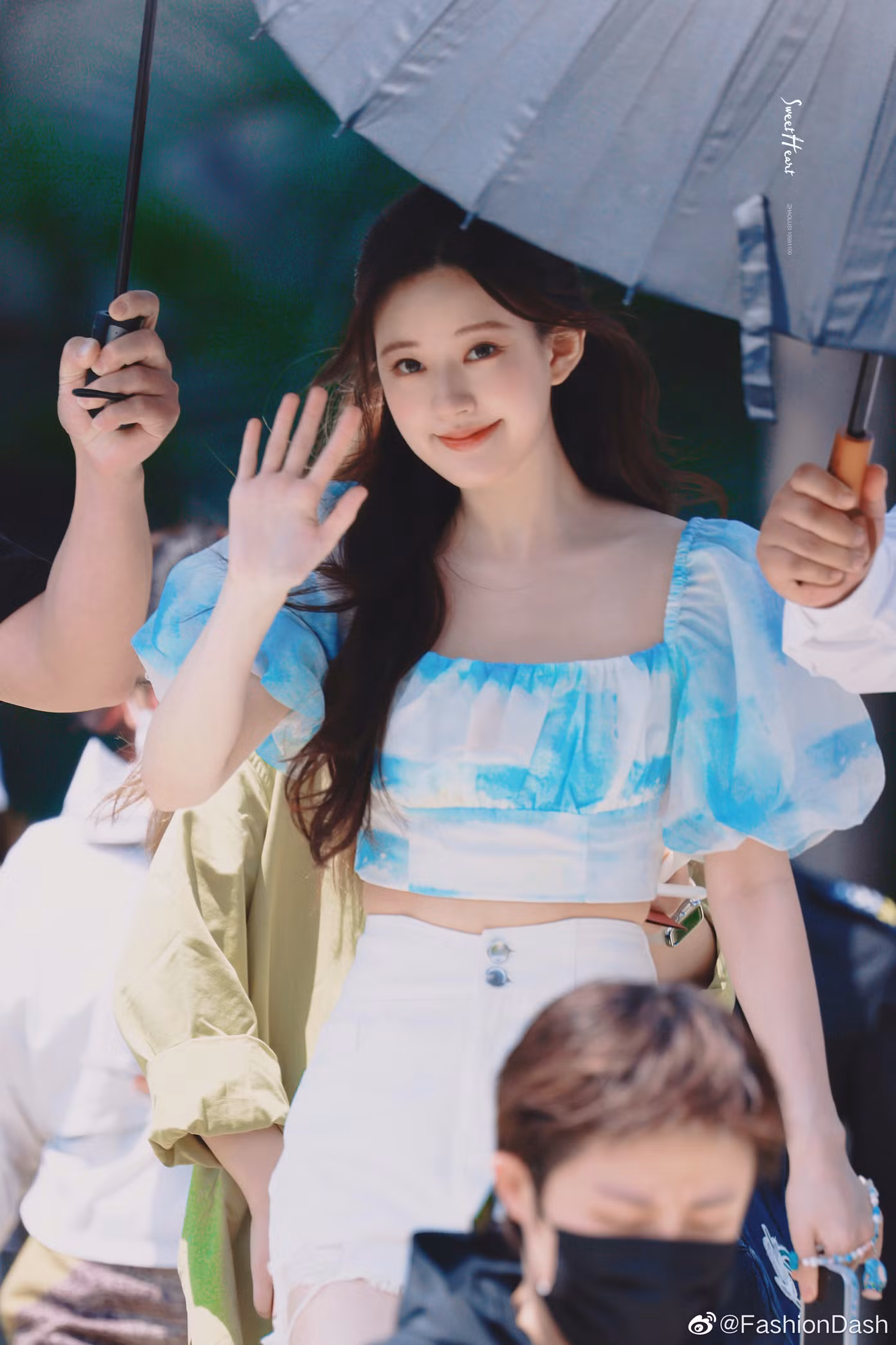 Triệu Lộ Tư bị đánh giá nhan sắc bình thường nếu chưa chỉnh sửa ảnh kỹ lưỡng.