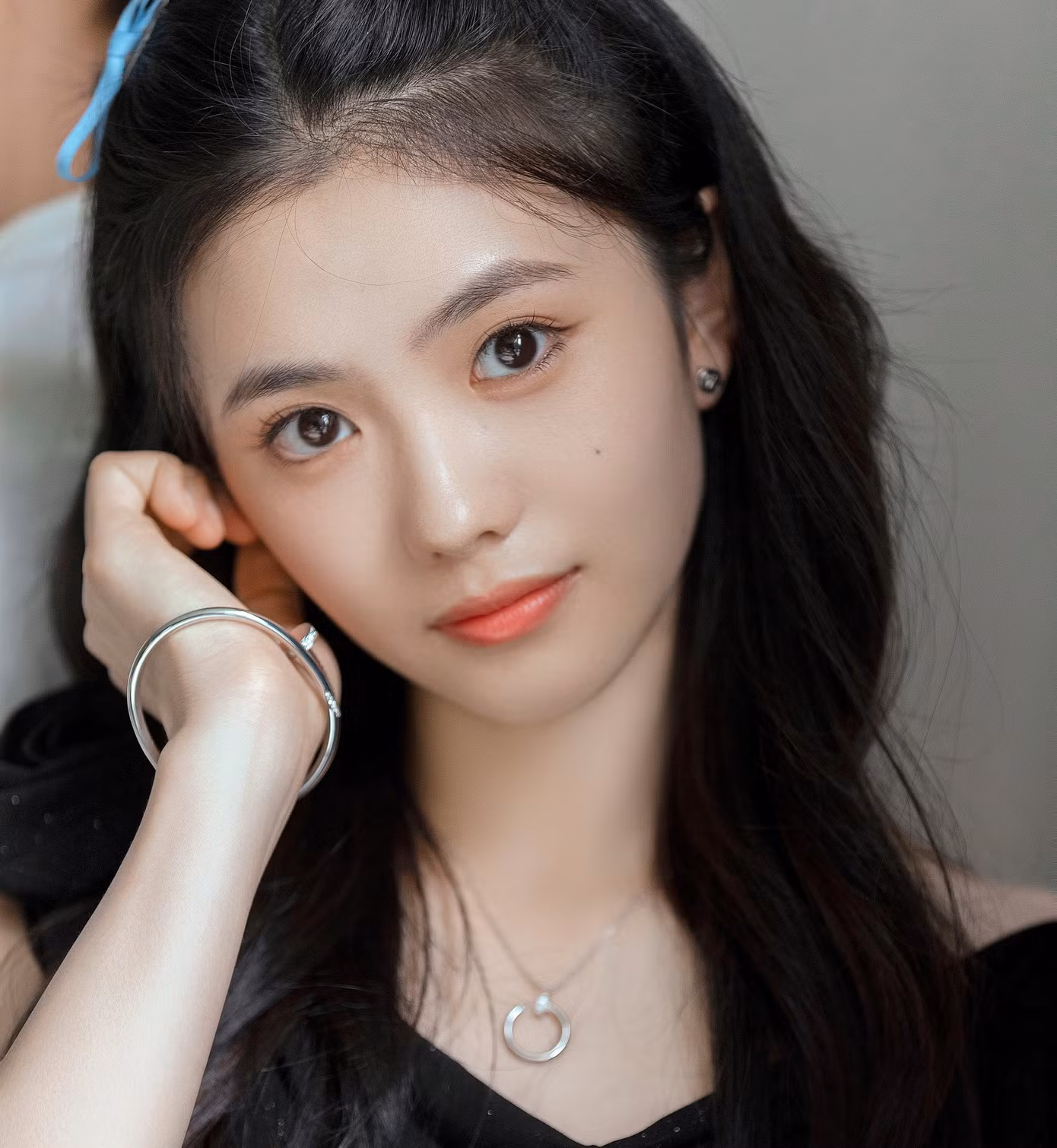 Tuy nhiên, vừa bắt đầu nổi tiếng, Lưu Hạo Tồn đã vướng scandal lớn. Theo đó, khán giả tố cáo cha mẹ Lưu Hạo Tồn mở lớp dạy múa, khiến học viên bị chấn thương nặng nhưng không bồi thường thỏa đáng. Sự việc dấy lên sự tức giận tẩy chay dữ dội của khán giả Trung Quốc. Tuy nhiên, vừa bắt đầu nổi tiếng, Lưu Hạo Tồn đã vướng scandal lớn. Theo đó, khán giả tố cáo cha mẹ Lưu Hạo Tồn mở lớp dạy múa, khiến học viên bị chấn thương nặng nhưng không bồi thường thỏa đáng. Sự việc dấy lên sự tức giận tẩy chay dữ dội của khán giả Trung Quốc.
