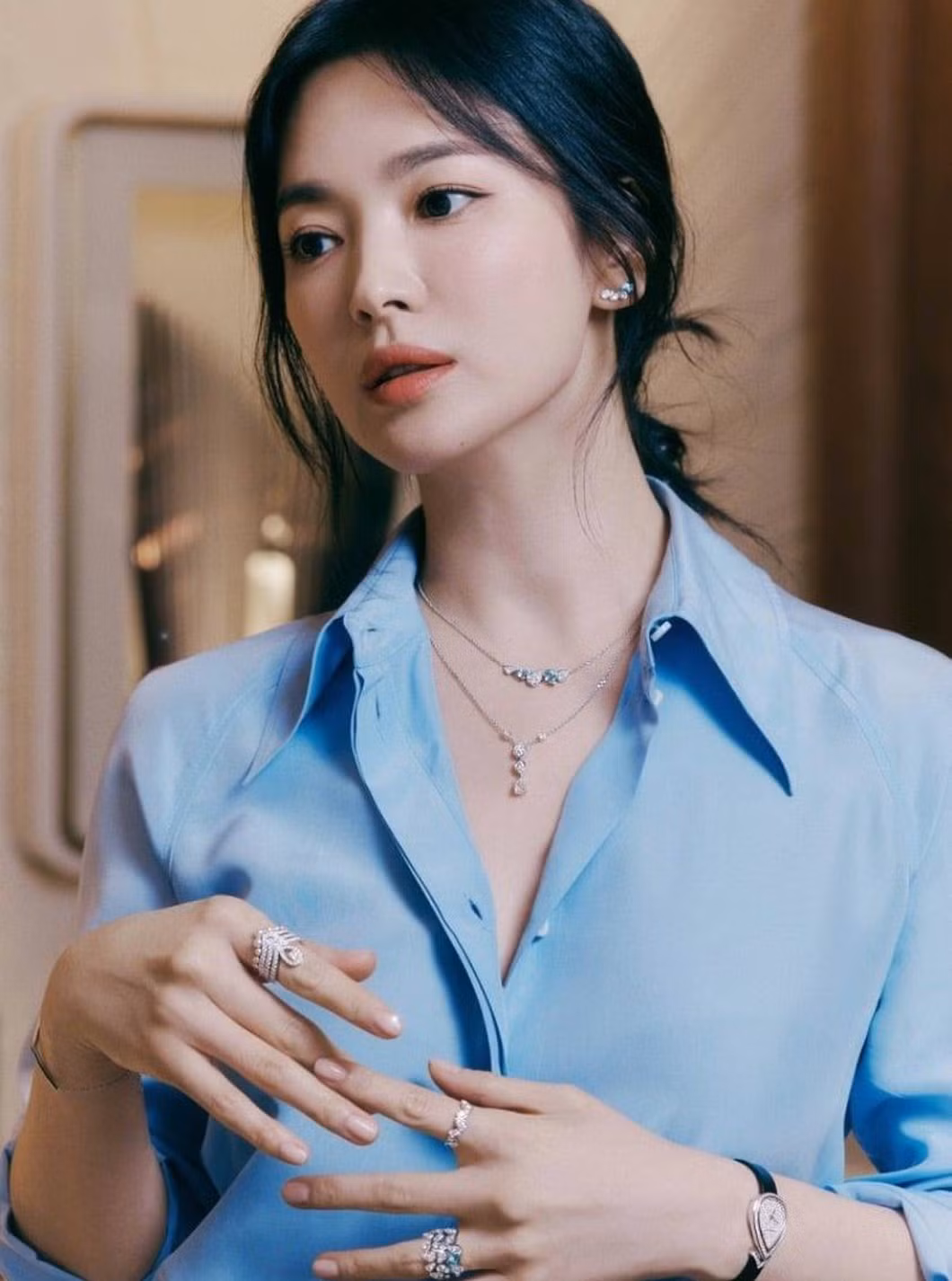 Song Hye Kyo tập trung vào công việc, bỏ ngoài tai những lời chế giễu để rồi chiến thắng dư luận bằng cách cống hiến trong nghệ thuật.