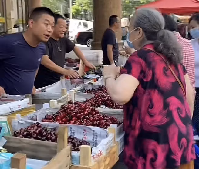 "Dung ma ma" Lý Minh Khải tinh thần quắc thước ở tuổi 87.