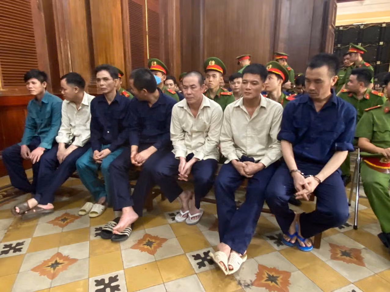 Các bị cáo tại phiên tòa.