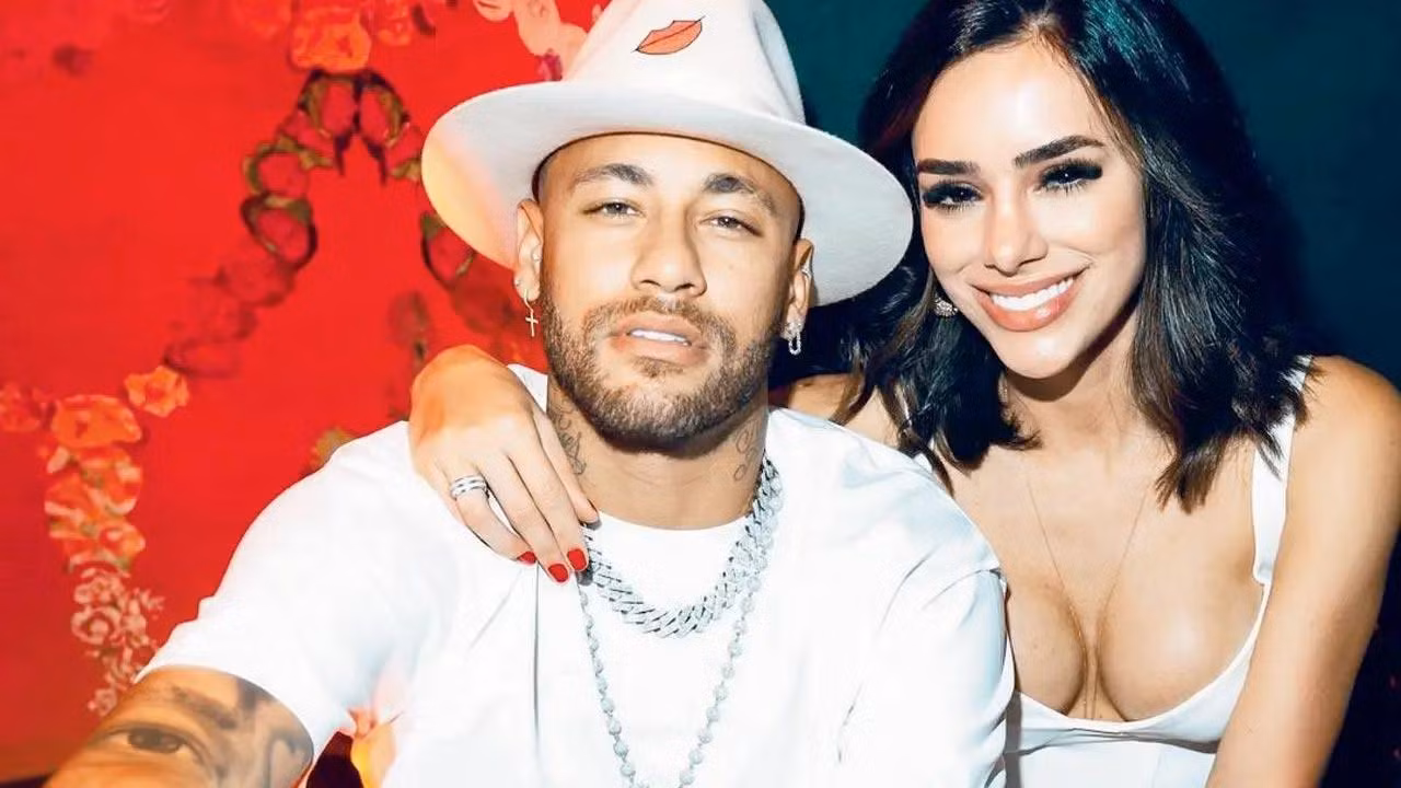 Neymar và Bruna Biancardi công khai hẹn hò đầu năm 2022.