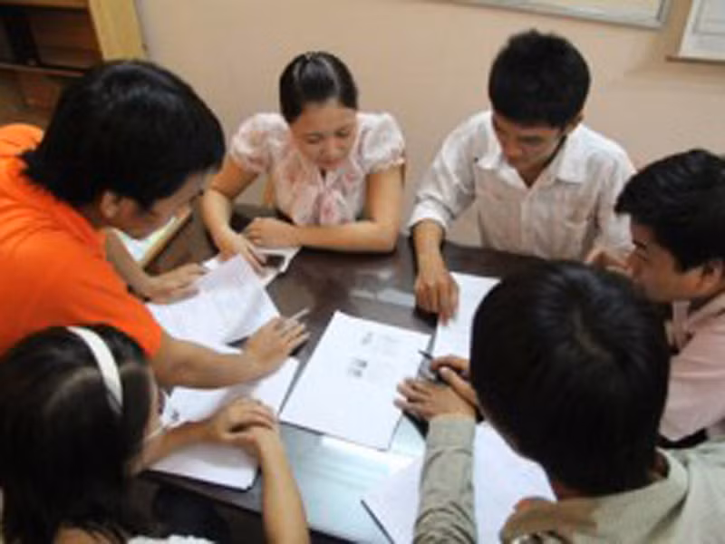 Bạn trẻ học nghề thám tử