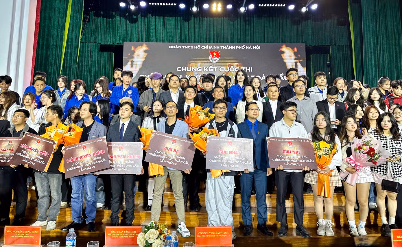 Các giải thưởng được trao tại vòng chung kết cuộc thi Thử thách khởi nghiệp Việt toàn cầu lần thứ 7, năm 2024.