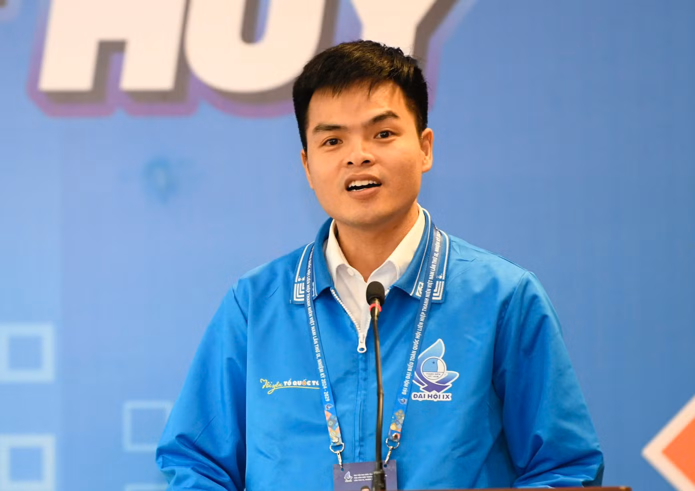 Nghệ nhân dân gian Hà Tĩnh - anh Trần Văn Sang (bên trái), chị Hà Thị Minh Châu - Bí thư Quận Đoàn, Chủ tịch Hội LHTN quận Lê Chân, TP Hải Phòng (bên phải) hiến kế nhiều giải pháp bảo tồn, phát huy văn hóa dân tộc. Nghệ nhân dân gian Hà Tĩnh - anh Trần Văn Sang (bên trái), chị Hà Thị Minh Châu - Bí thư Quận Đoàn, Chủ tịch Hội LHTN quận Lê Chân, TP Hải Phòng (bên phải) hiến kế nhiều giải pháp bảo tồn, phát huy văn hóa dân tộc.