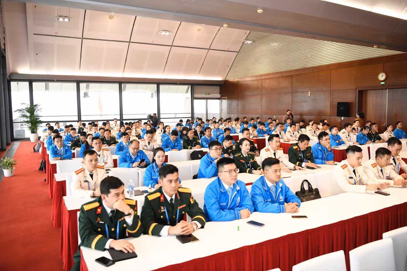 Các đại biểu tại Tổ thảo luận số 2 Các đại biểu tại Tổ thảo luận số 2