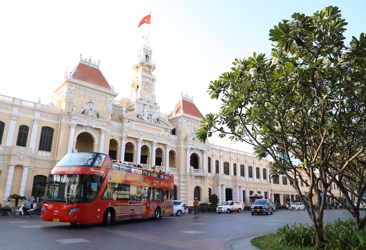 Bên ngoài trụ sở HĐND và UBND TPHCM. Ảnh: Ngô Tùng