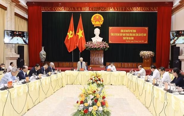 Tổng Bí thư Nguyễn Phú Trọng phát biểu chỉ đạo tại buổi làm việc với Ban Thường vụ và lãnh đạo tỉnh Hòa Bình. (Ảnh: Trí Dũng/TTXVN)