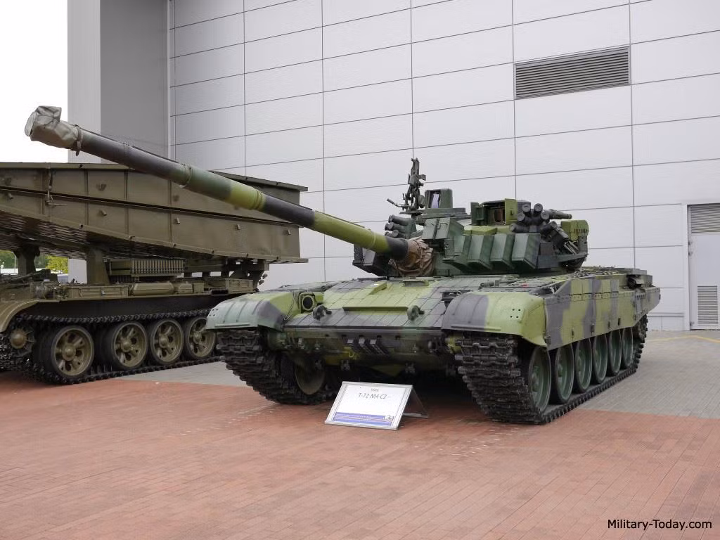 Xe tăng chiến đấu chủ lực T-72M4 của quân đội Séc. Ảnh: military