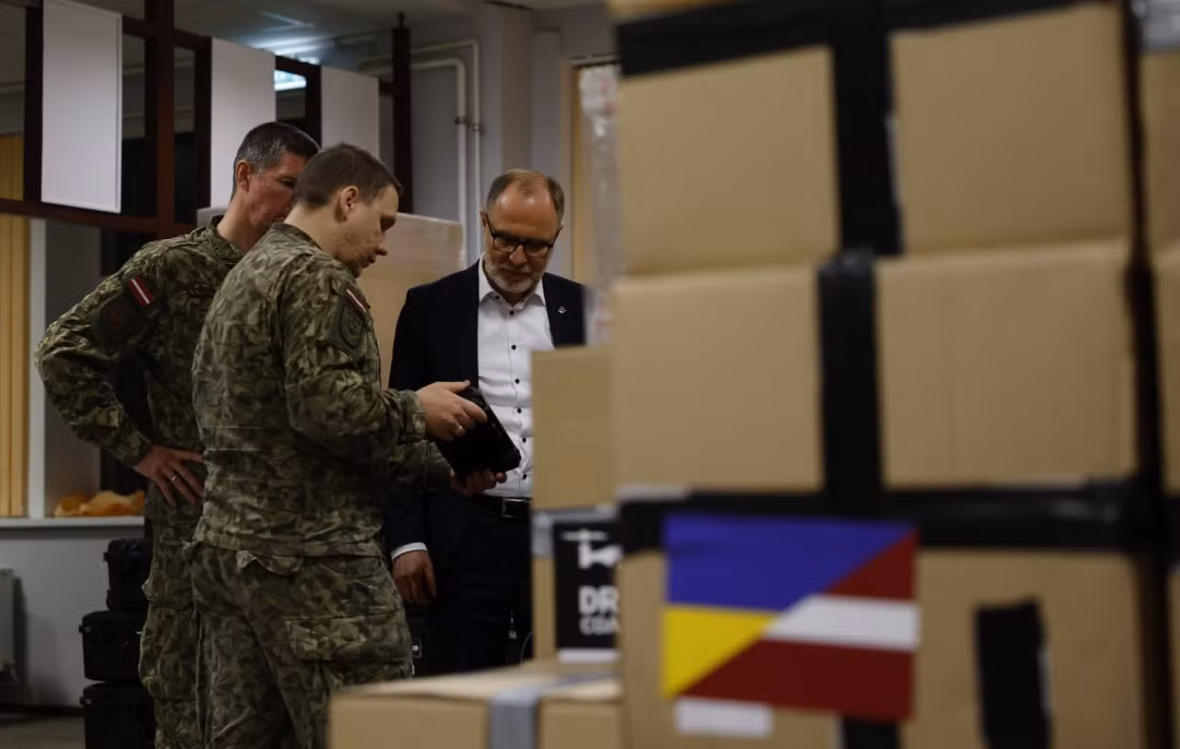 Latvia chuẩn bị hơn 1.000 máy bay không người lái cho Ukraine. Ảnh: Bộ trưởng Andris Spruds