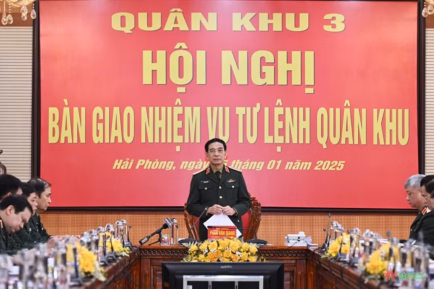 Đại tướng Phan Văn Giang chủ trì hội nghị. Ảnh. VIỆT TRUNG