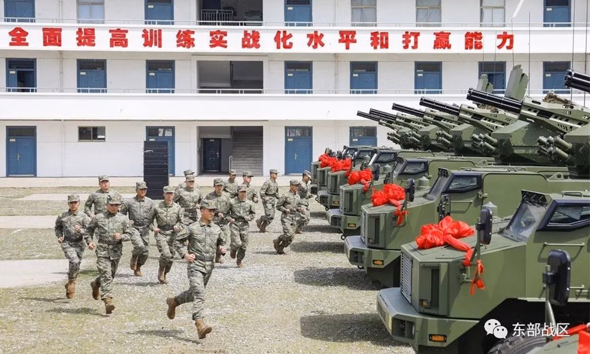 Quân Giải phóng Nhân dân Trung Quốc nhận hàng chục hệ thống phòng không tự hành mới vào tháng 4/2023. Quân Giải phóng Nhân dân Trung Quốc nhận hàng chục hệ thống phòng không tự hành mới vào tháng 4/2023.