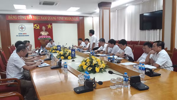 Một tàu cá phát tín hiệu cầu cứu gần tâm bão số 4 ảnh 3
