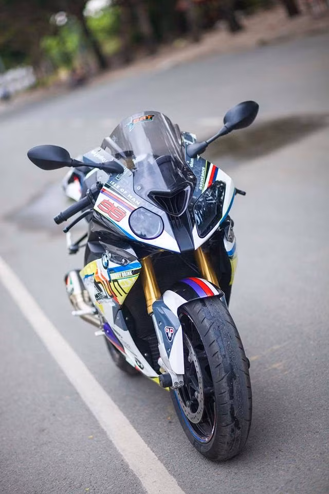 Chết mê BMW S1000RR 2014 sơn tem với họa tiết đốm lửa ảnh 3