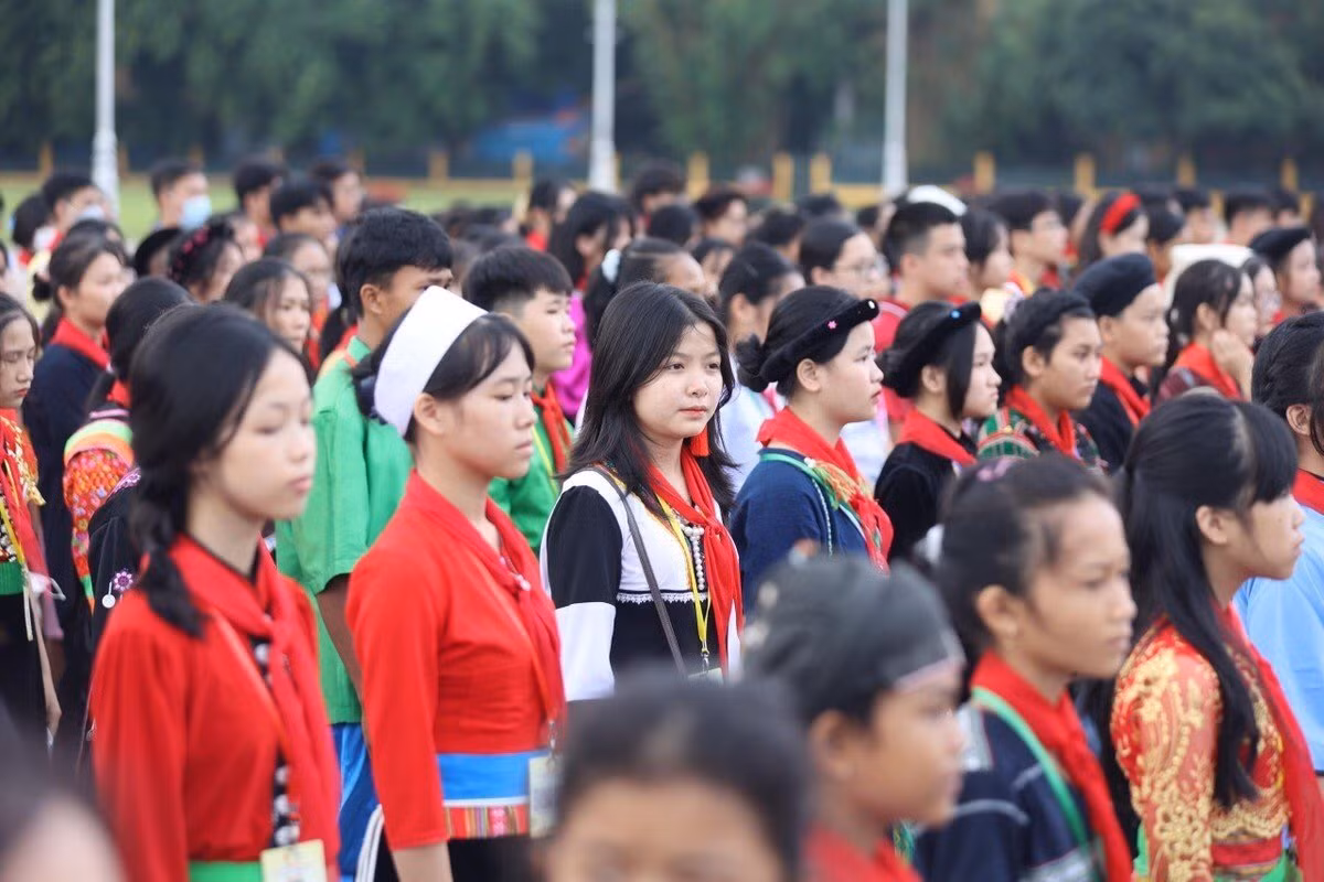 Phiên họp dự kiến thảo luận hai nội dung chính là bảo vệ trẻ em tương tác lành mạnh, sáng tạo trên môi trường mạng; phòng chống tai nạn thương tích, bạo lực, xâm hại trẻ em. Trong ảnh thiếu nhi đại diện cho 54 dân tộc anh em tham gia Liên hoan thiếu nhi tiêu biểu các dân tộc toàn quốc lần IV, năm 2022, đã làm lễ báo công và vào Lăng viếng Chủ tịch Hồ Chí Minh. Phiên họp dự kiến thảo luận hai nội dung chính là bảo vệ trẻ em tương tác lành mạnh, sáng tạo trên môi trường mạng; phòng chống tai nạn thương tích, bạo lực, xâm hại trẻ em. Trong ảnh thiếu nhi đại diện cho 54 dân tộc anh em tham gia Liên hoan thiếu nhi tiêu biểu các dân tộc toàn quốc lần IV, năm 2022, đã làm lễ báo công và vào Lăng viếng Chủ tịch Hồ Chí Minh.