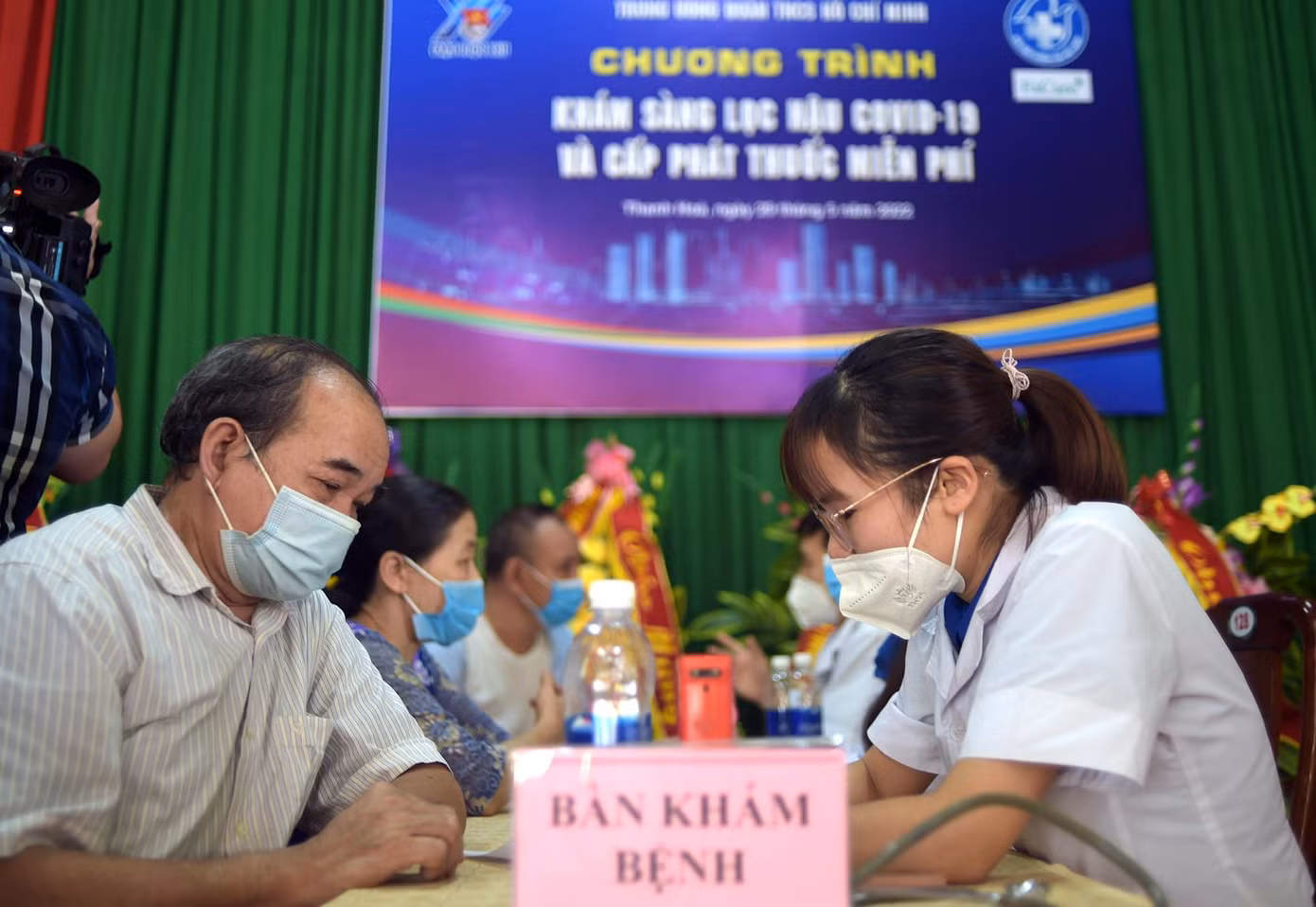 Các hoạt động khám bệnh, tư vấn sức khỏe và phát thuốc miễn phí tại huyện Bá Thước, Thanh Hóa.