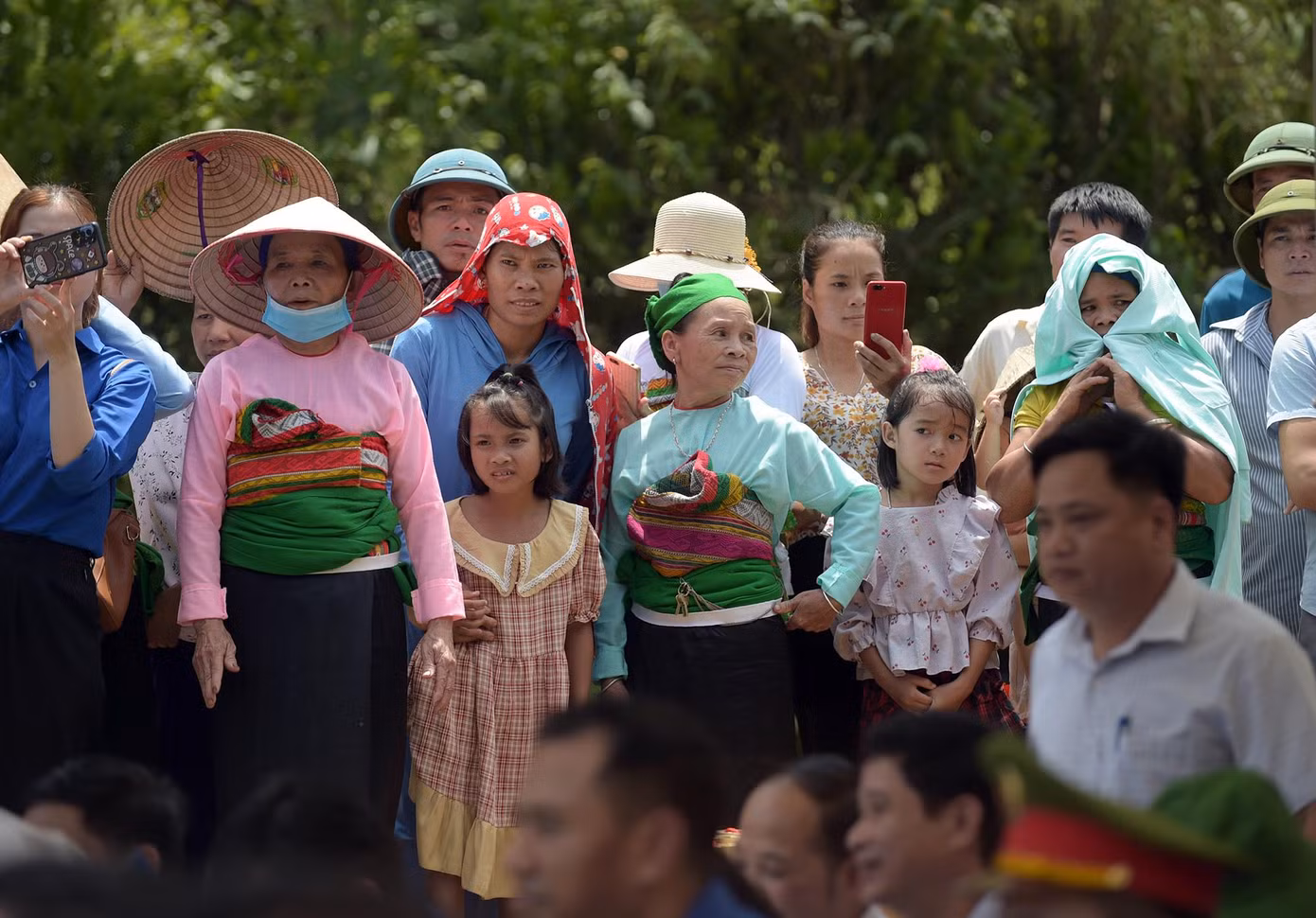 Đông đảo người dân thôn Pốn Thành Công có mặt tại chương trình.