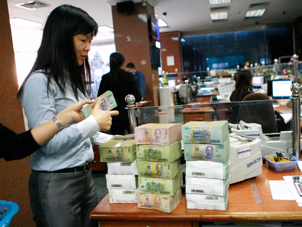 Việc lập công ty mua bán nợ xấu sẽ giúp làm sạch sổ sách ngân hàng, nhưng doanh nghiệp có vay được vốn hay không thì vẫn còn bỏ ngỏ Ảnh: Hồng Vĩnh