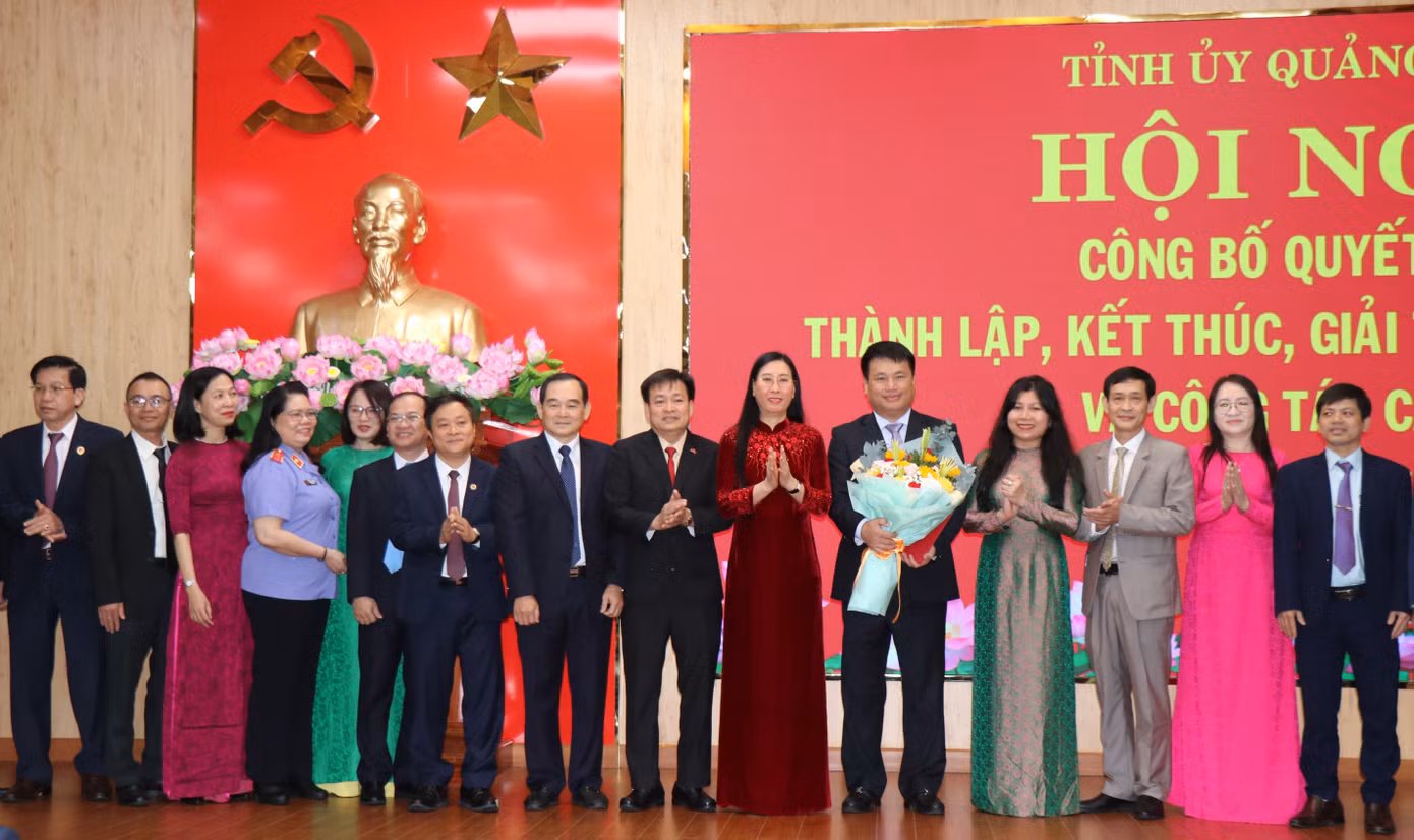 Ra mắt Ban Chấp hành Đảng bộ các cơ quan Đảng tỉnh Quảng Ngãi. Ảnh: Nguyễn Ngọc
