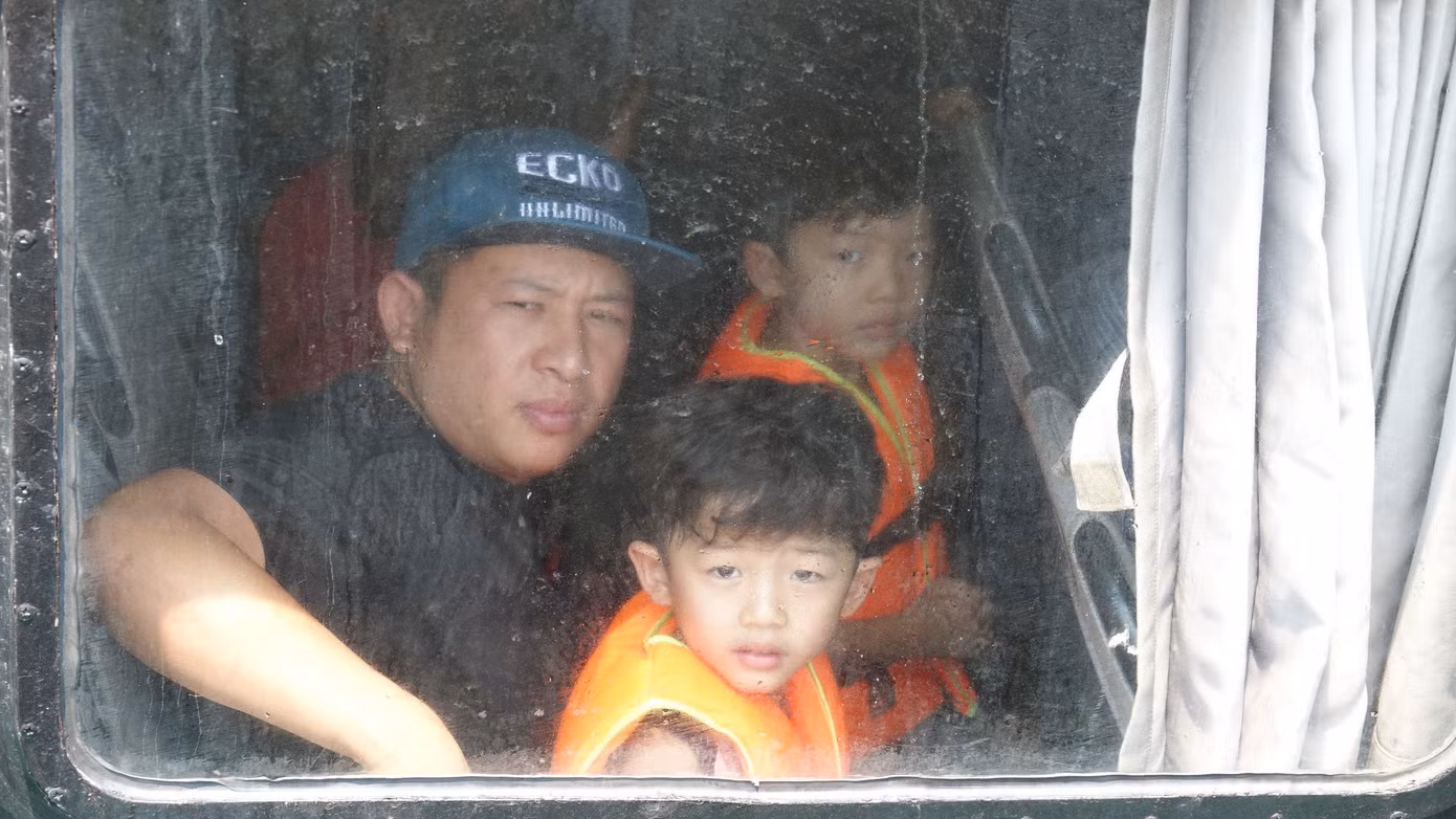 Có nhiều em nhỏ theo bố mẹ ra đảo Lý Sơn trong kỳ nghỉ lễ dài ngày này. Ảnh: Nguyễn Ngọc.