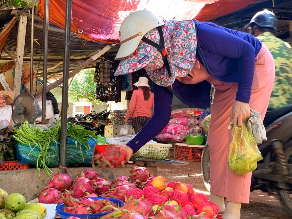 Người dân thực hiện rất nghiêm túc quy định phòng chống dịch. Ảnh: Nguyễn Ngọc
