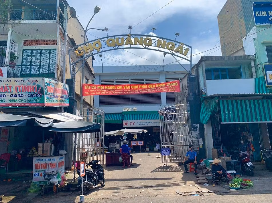Chợ Quảng Ngãi (phường Nguyễn Nghiêm TP Quảng Ngãi). Ảnh: Nguyễn Ngọc