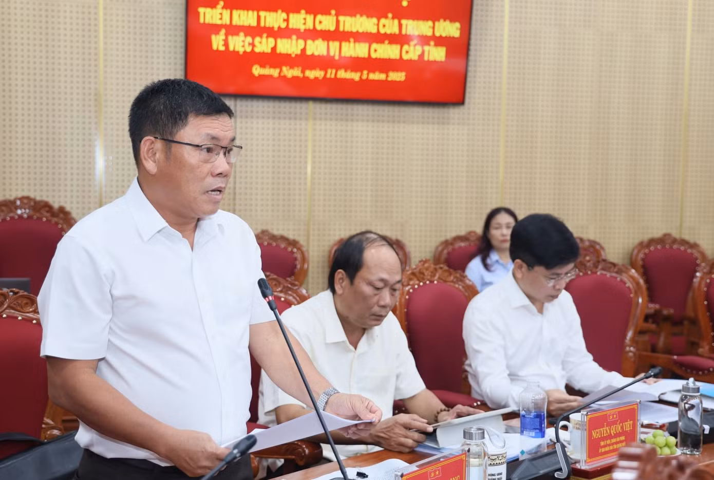 Ông Nguyễn Văn Trọng - Giám đốc Sở Tài chính tỉnh Quảng Ngãi, báo cáo việc lo nơi ăn chốn ở.