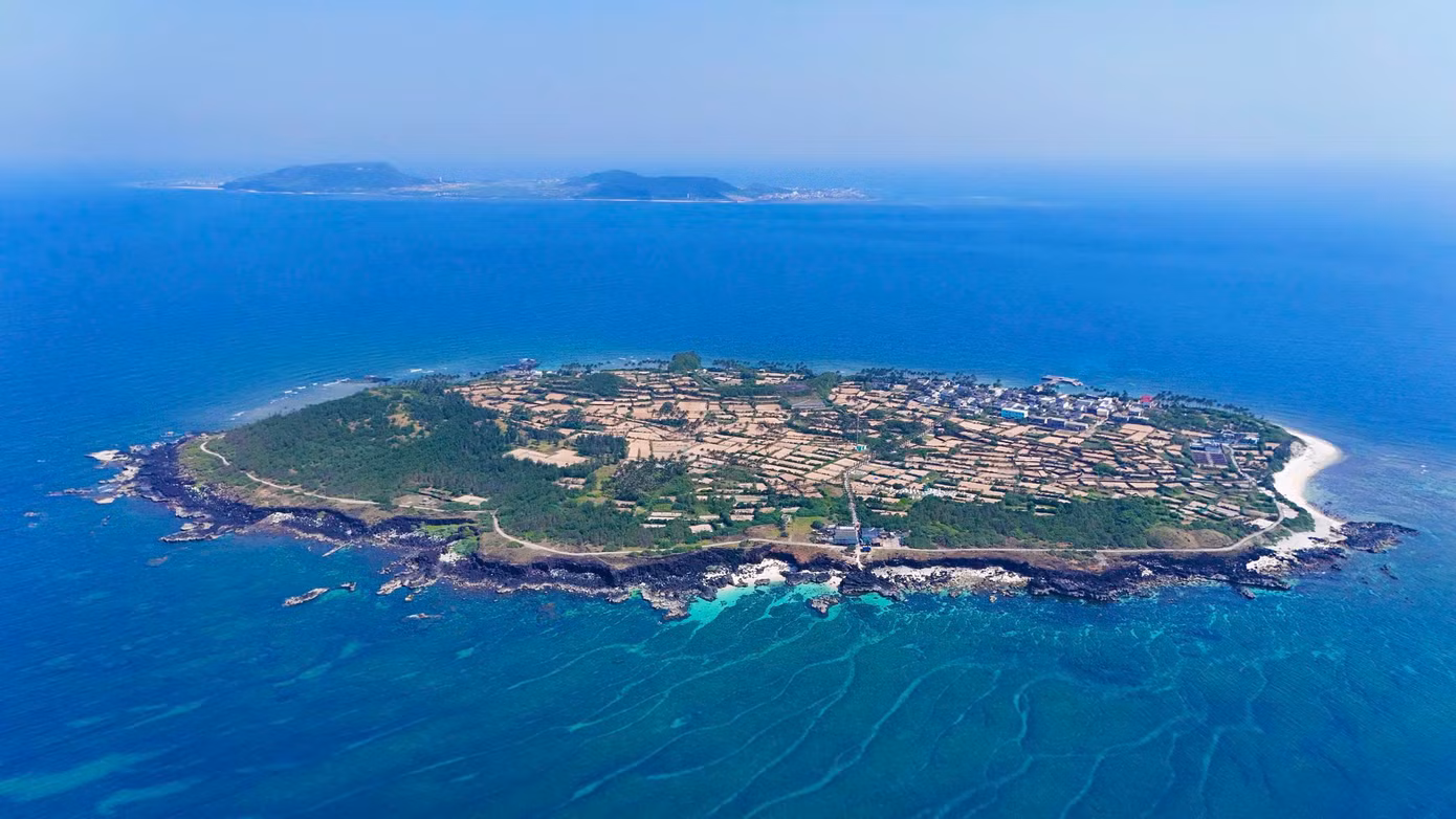 Đảo Bé (huyện Lý Sơn) được ví như thiên đường giữa biển khơi.