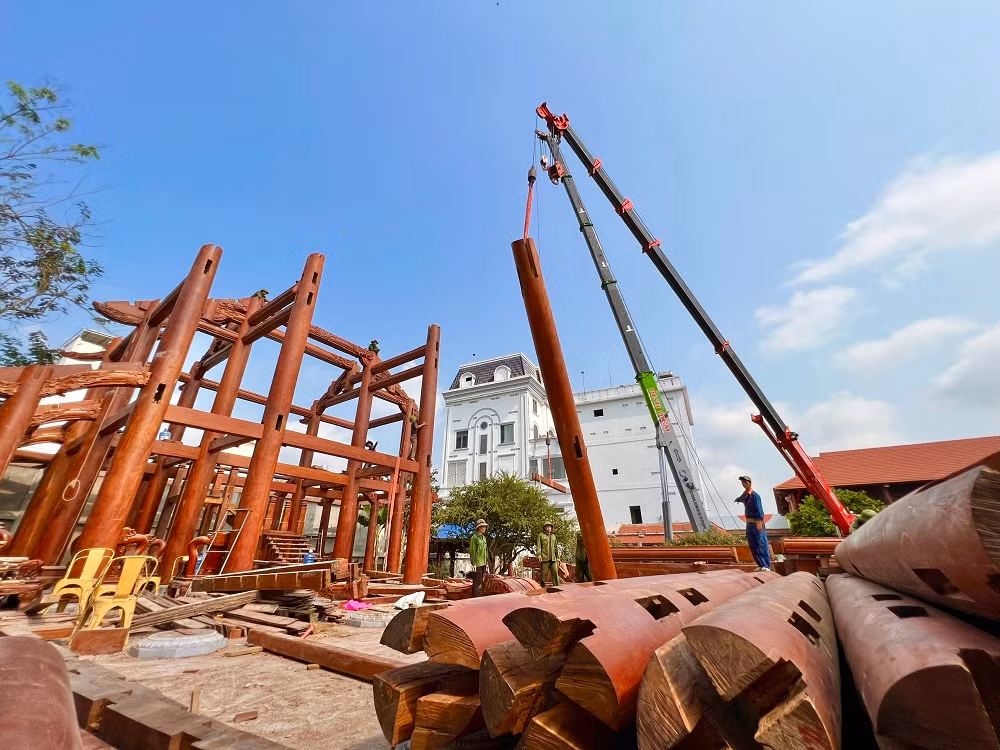 Theo ông Sơn, công trình này ông đầu tư xây dựng với tổng kinh phí khoảng 20 tỷ đồng, kinh phí tháo dỡ trong 2 đợt tiêu tốn khoảng 1,5 tỷ đồng.