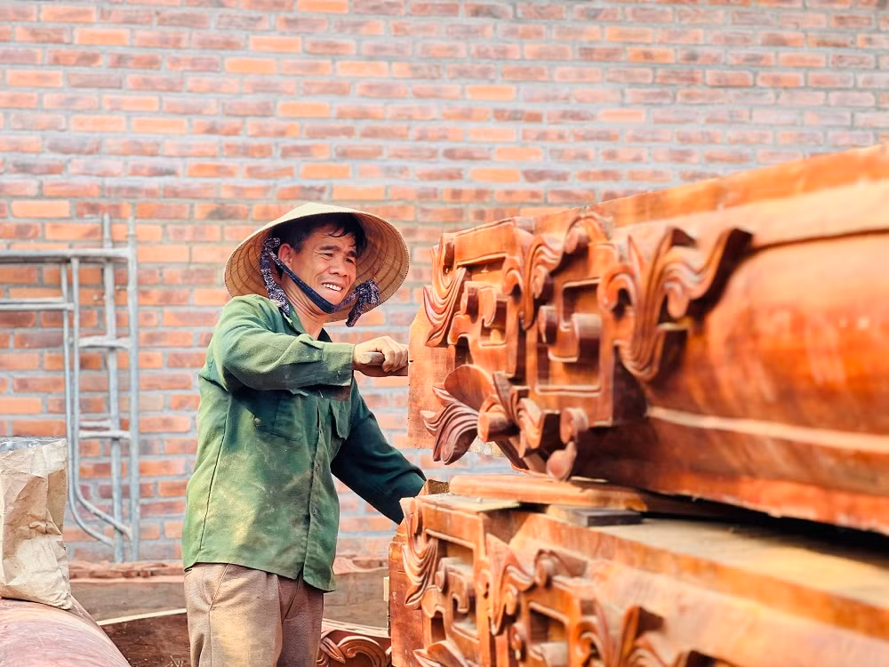 Đội thợ tháo dỡ biệt phủ này đến từ Hà Tĩnh.