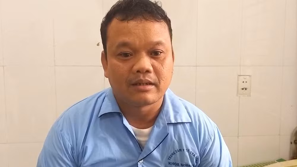 Kiểm lâm Đinh Hồng Tâm đang điều trị tại bệnh viện sau khi bị các đối tượng đánh và dọa giết. Ảnh: TC