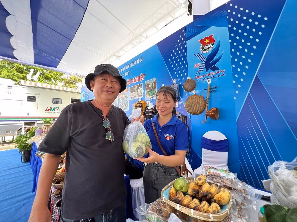 Cũng trong chiều 1/10, Đại hội đại biểu Đoàn TNCS Hồ Chí Minh tỉnh Quảng Ngãi lần thứ 15, nhiệm kỳ 2022 – 2027 đã tiến hành phiên thứ hai, bầu ban chấp hành. Từ 35 đại biểu ứng cử, đại hội đã bầu chọn 31 ủy viên vào Ban Chấp hành Tỉnh Đoàn tỉnh Quảng Ngãi khóa mới. Ngày mai 2/10, đại hội sẽ bầu 11 đại biểu chính thức và 4 đại biểu dự khuyết tham dự Đại hội Đoàn toàn quốc lần thứ 12.