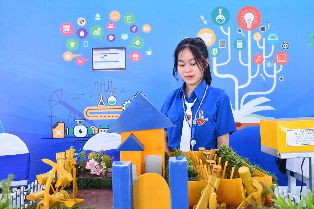 Đại hội đại biểu Đoàn TNCS Hồ Chí Minh tỉnh Quảng Ngãi lần thứ 15, nhiệm kỳ 2022 - 2027 diễn ra trong hai ngày 1/10 - 2/10/2022 tại Hội trường Nhà văn hóa Lao Động tỉnh. Đại hội chia làm 3 phiên với sự tham gia của 244 đại biểu chính thức đại diện cho hơn 57.000 đoàn viên trong tỉnh.
