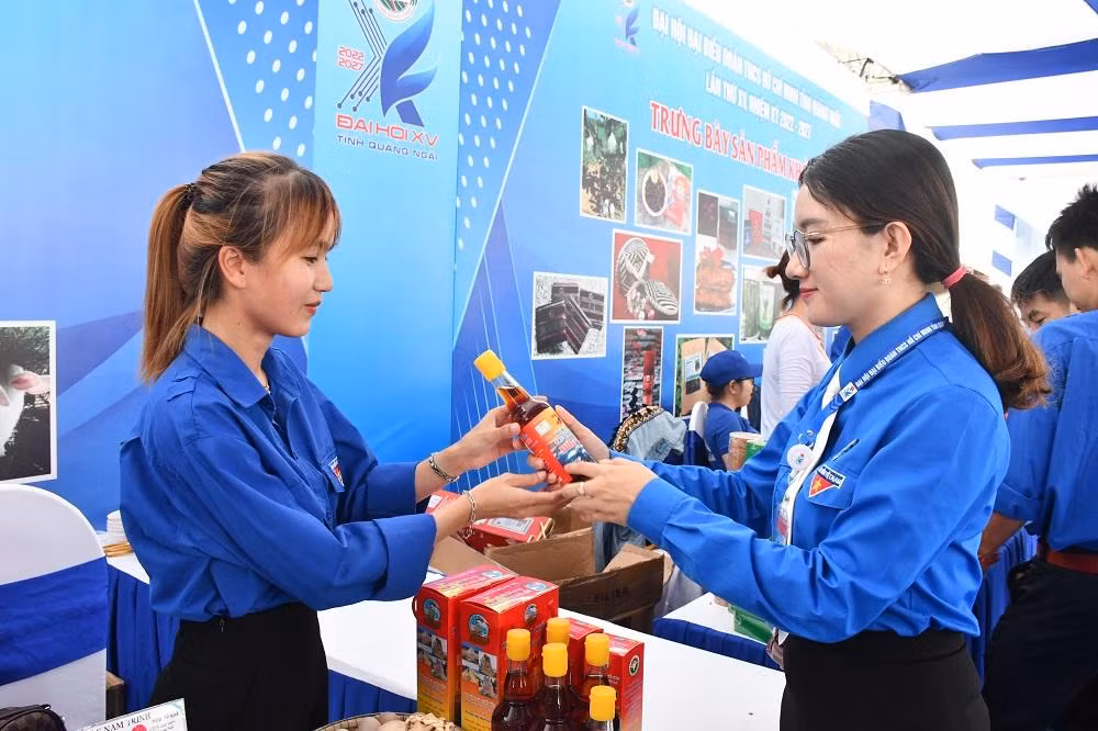 Cũng trong chiều 1/10, Đại hội đại biểu Đoàn TNCS Hồ Chí Minh tỉnh Quảng Ngãi lần thứ 15, nhiệm kỳ 2022 – 2027 đã tiến hành phiên thứ hai, bầu ban chấp hành. Từ 35 đại biểu ứng cử, đại hội đã bầu chọn 31 ủy viên vào Ban Chấp hành Tỉnh Đoàn tỉnh Quảng Ngãi khóa mới. Ngày mai 2/10, đại hội sẽ bầu 11 đại biểu chính thức và 4 đại biểu dự khuyết tham dự Đại hội Đoàn toàn quốc lần thứ 12.