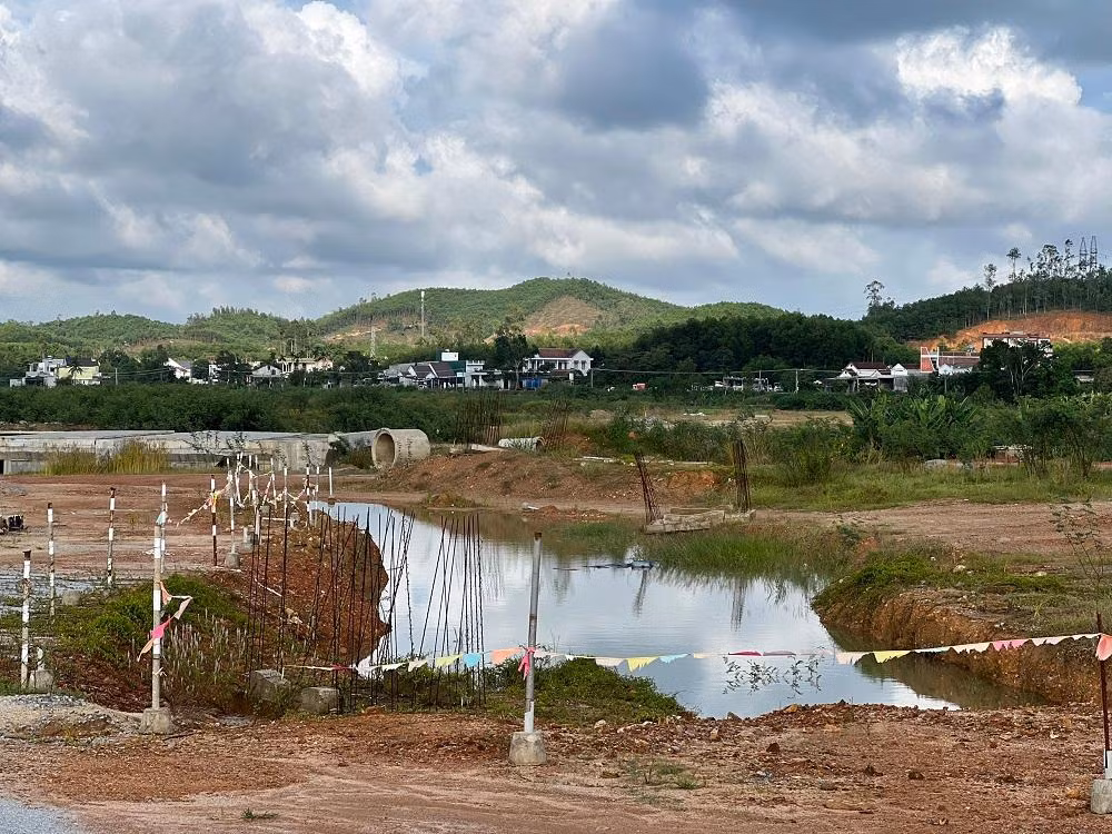 Chủ đầu tư nhiều lần lén lút san ủi mặt bằng, thi công công trình, dù thiếu hàng loạt các thủ tục pháp lý.