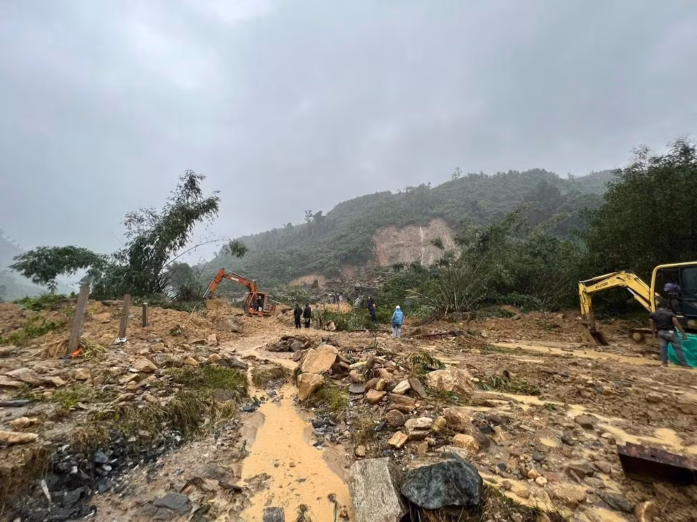 Hiện trường vụ sạt lở núi vùi lấp tổ máy phát điện ở thủy điện Kà Tinh 1.