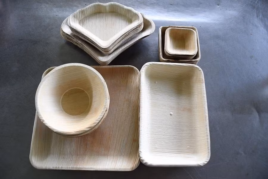 Những sản phẩm được hoàn thiện từ mo cau. Ảnh: Nguyễn Ngọc