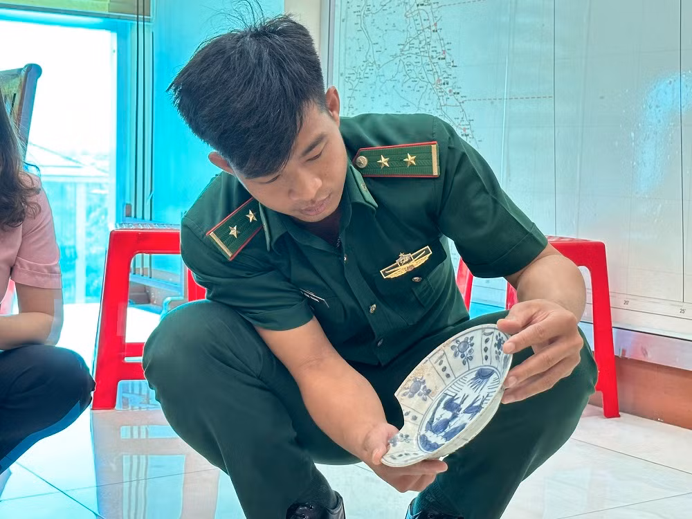 Nhận định ban đầu của cơ quan chuyên môn, số gốm sứ này là “cổ vật” thời Minh – Thanh.