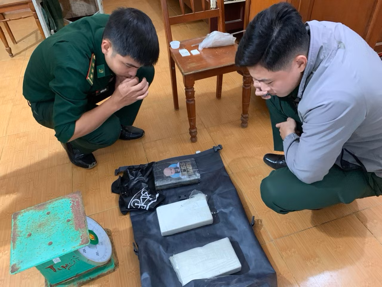 Lực lượng chức năng niêm phong tạm giữ số ma túy trên.