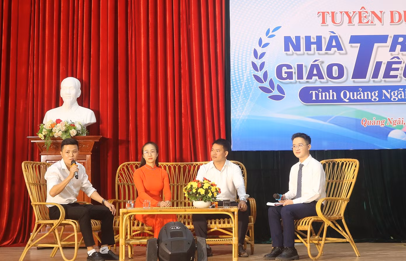 Đại diện các nhà giáo trẻ tiêu biểu giao lưu tại lễ tuyên dương.