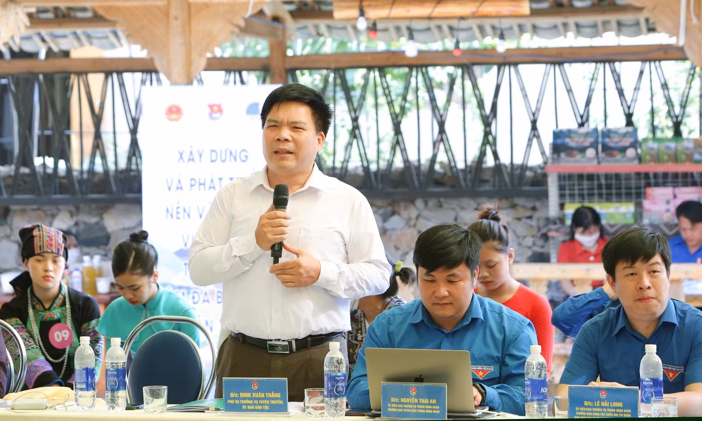 Ông Đinh Xuân Thắng trao đổi tại tọa đàm. Ảnh: Lâm Đăng Hải